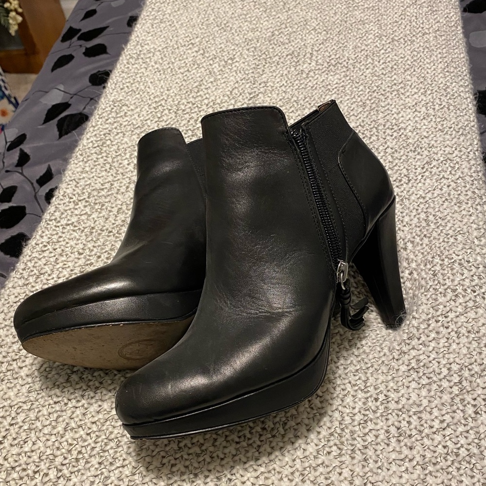 Heeled black boots